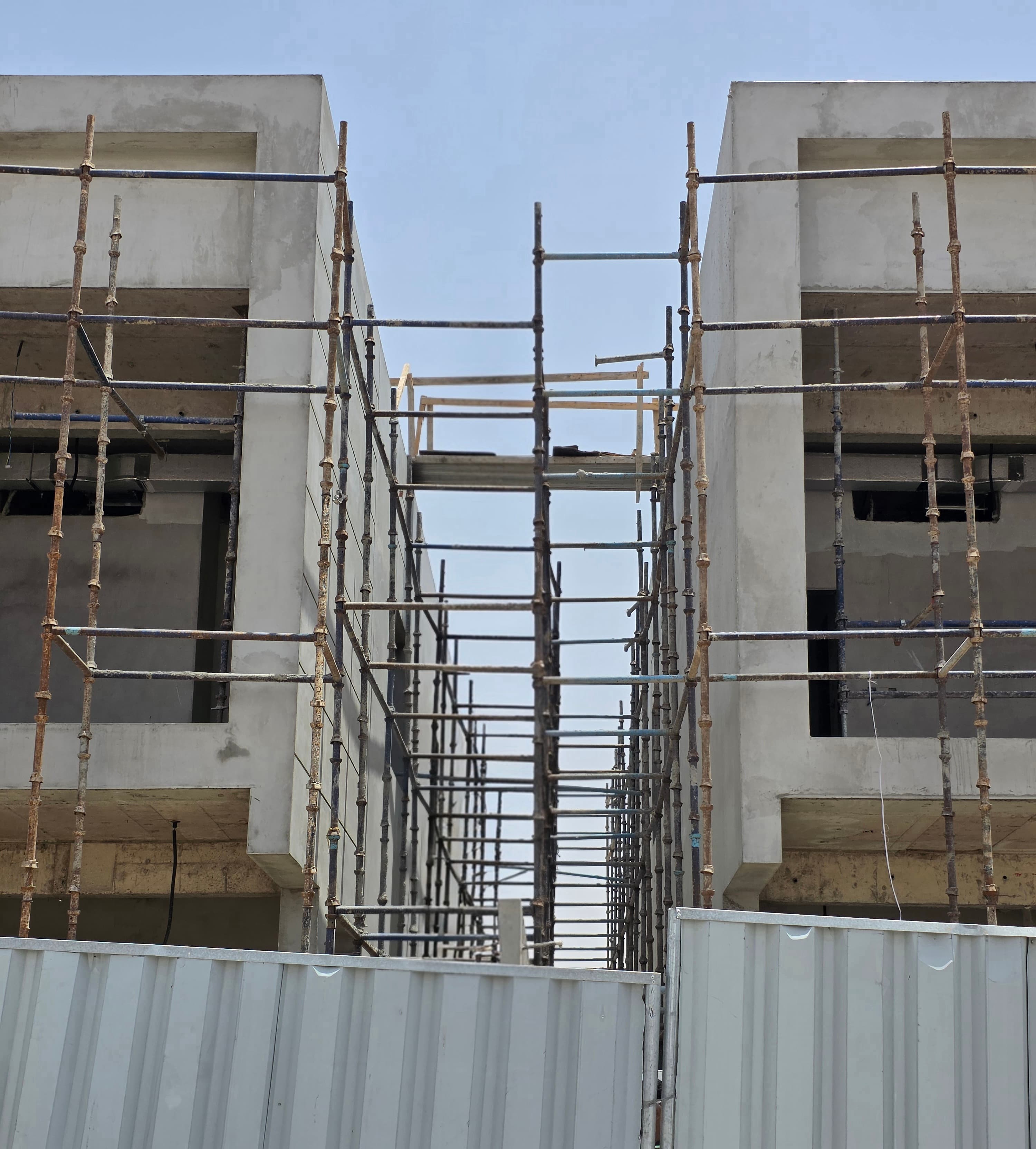Access scaffolding between two residential buildings on a UAE site